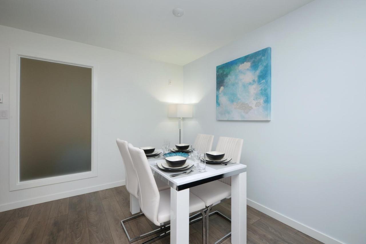 Gorgeous Old Town Condo With Patio And Parking! Виктория Экстерьер фото
