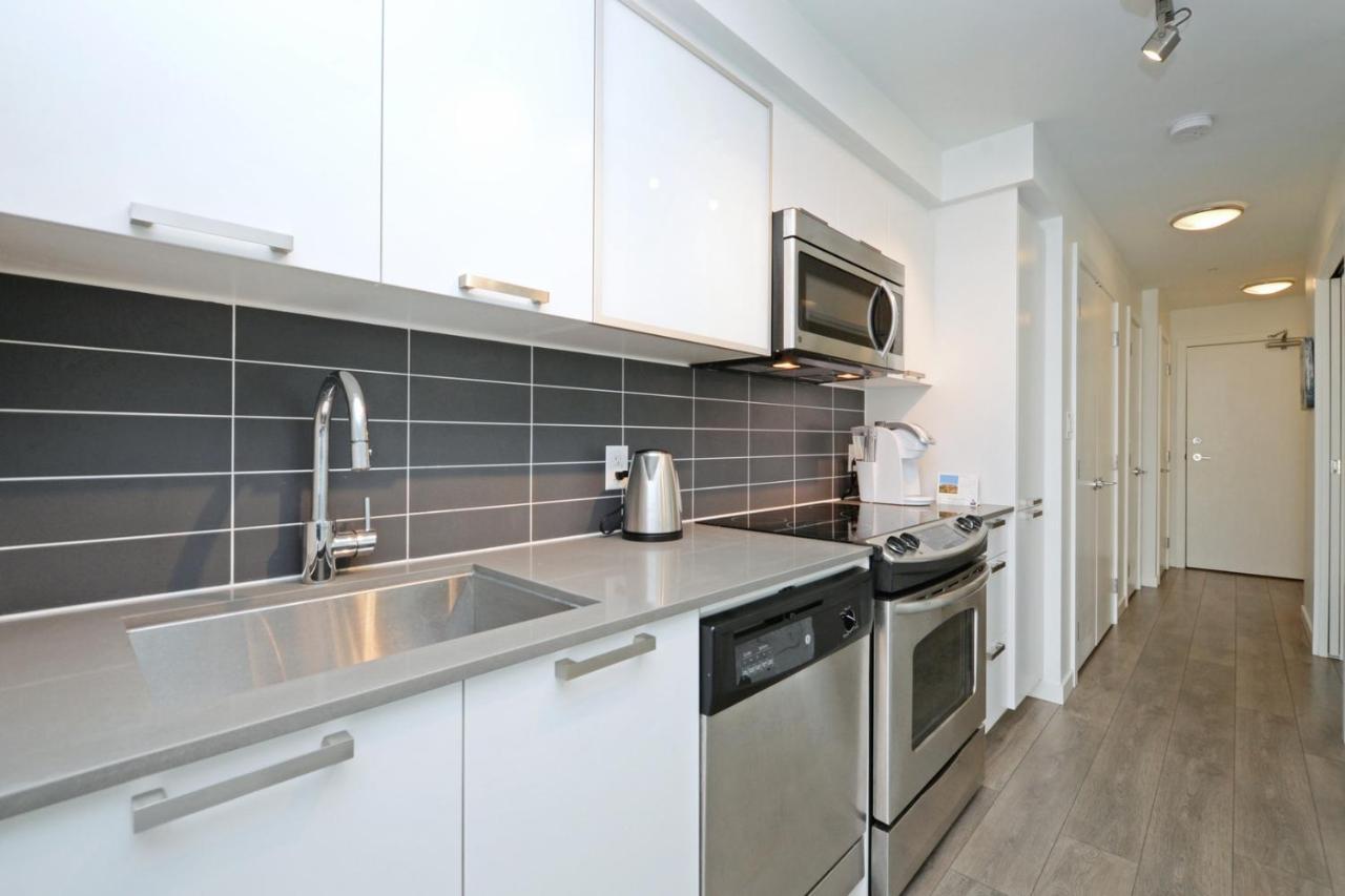 Gorgeous Old Town Condo With Patio And Parking! Виктория Экстерьер фото